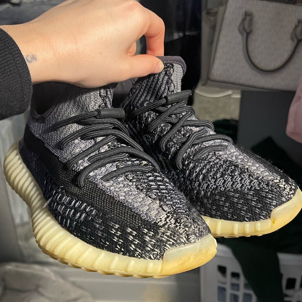 adidas yeezy boost 350 carbon